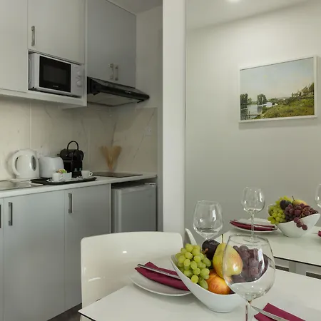 Apartahotel Art & Wine Boutique Lárnaca