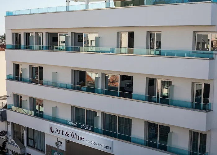 Art & Wine Boutique Aparthotel 4*