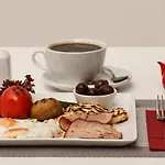 Art & Wine Boutique Hotel de apartamente Larnaca