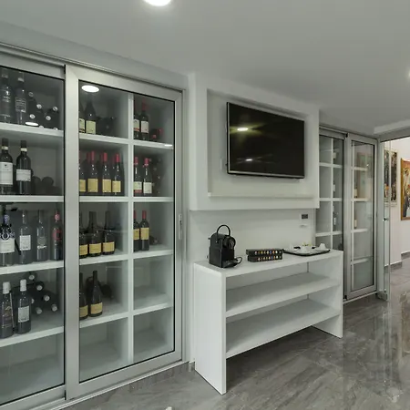 Art & Wine Boutique Hotel de apartamente Larnaca